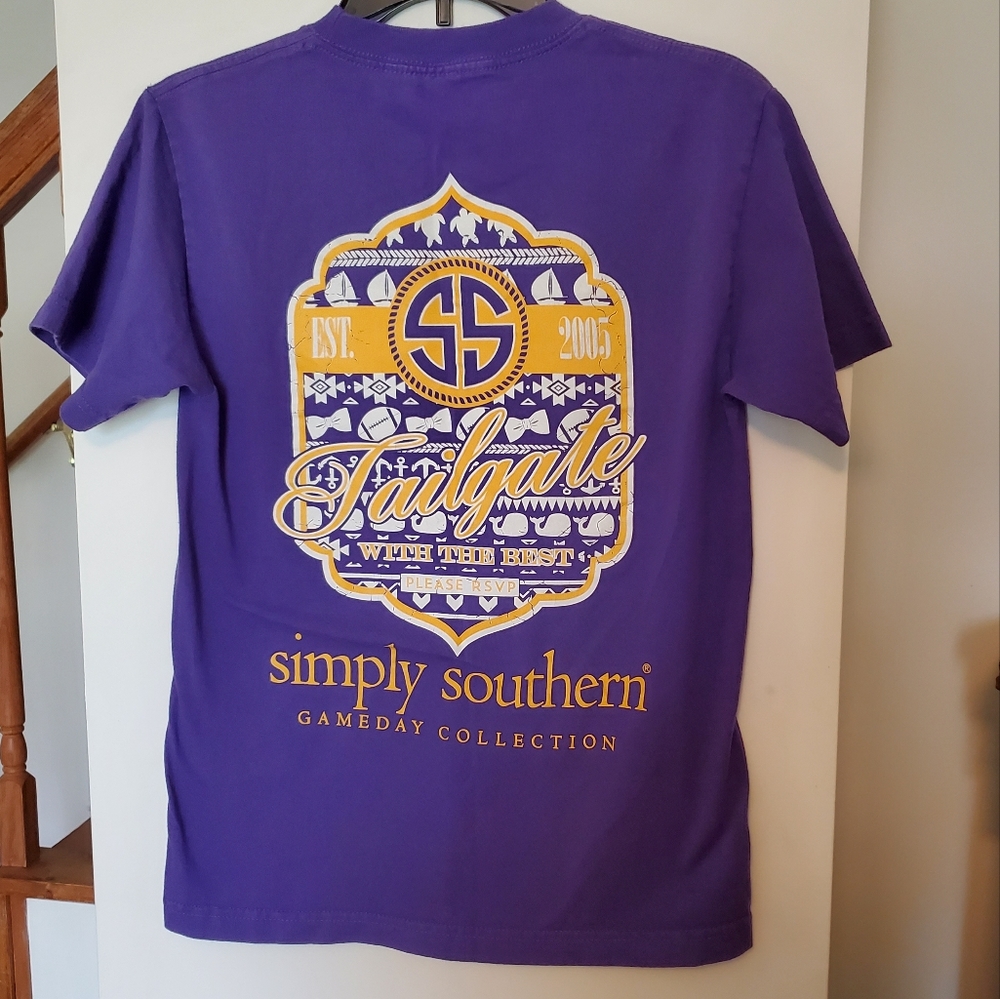 Simply Southern Tailgate t-shirt size small
